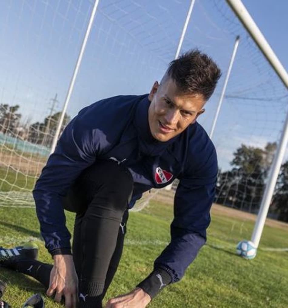 Goleiro do Independiente terá mais uma noite de pesadelo por conta do Santos; entenda