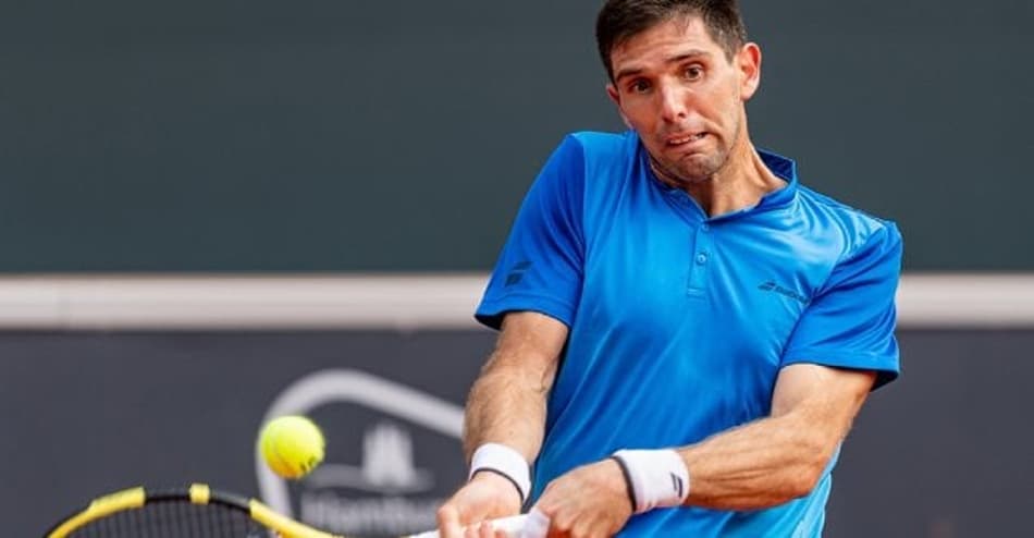 Delbonis salva 4 match-points, elimina Paire e vai à semi em Hamburgo