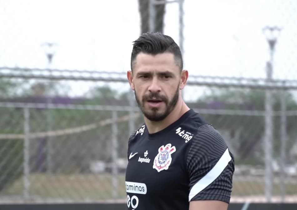 Giuliano conhece dependências do Corinthians e revela sonho de jogar pelo clube: ‘Me sentindo privilegiado’