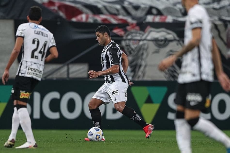 Hulk marca duas vezes e Atlético-MG vence o Corinthians de virada pelo Brasileirão