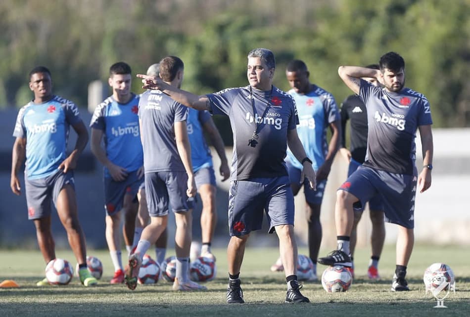 Vasco aposta no bom retrospecto em casa para tirar a invencibilidade do Náutico e entrar no G4 da Série B