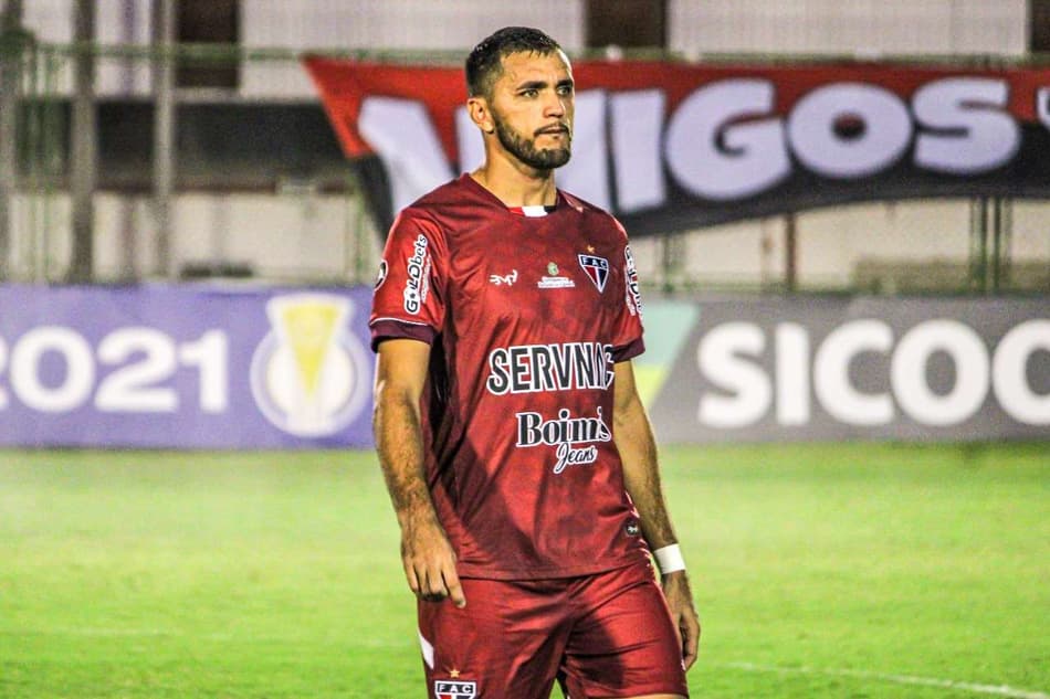Edson Cariús celebra reestreia com vitória e liderança do Ferroviário na Série C do Campeonato Brasileiro
