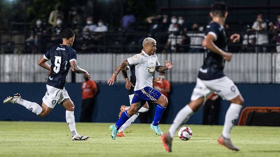 Cruzeiro perde para o Remo em Belém e fica cada vez mais perto do Z4 da Série B