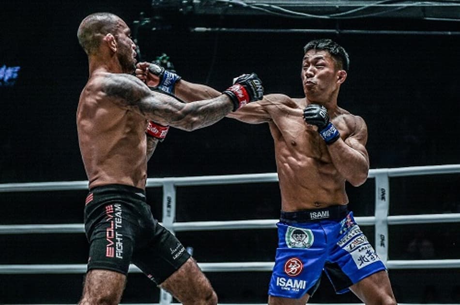 Duelo envolvendo brasileiro será destaque no RedeTV! Extreme Fighting dessa sexta-feira (23)