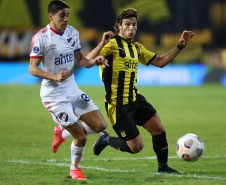 Em jogo truncado, Nacional vence, mas Peñarol avança na Sul-Americana