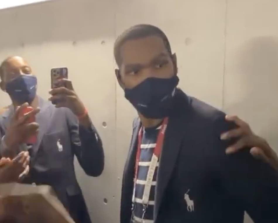 Delegação dos Estados Unidos faz pegadinha com Kevin Durant antes de Cerimônia de Abertura