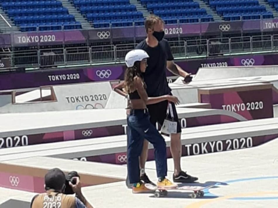 Com moral! Tony Hawk grava e publica vídeos de Rayssa Leal e Letícia Bufoni em Tóquio