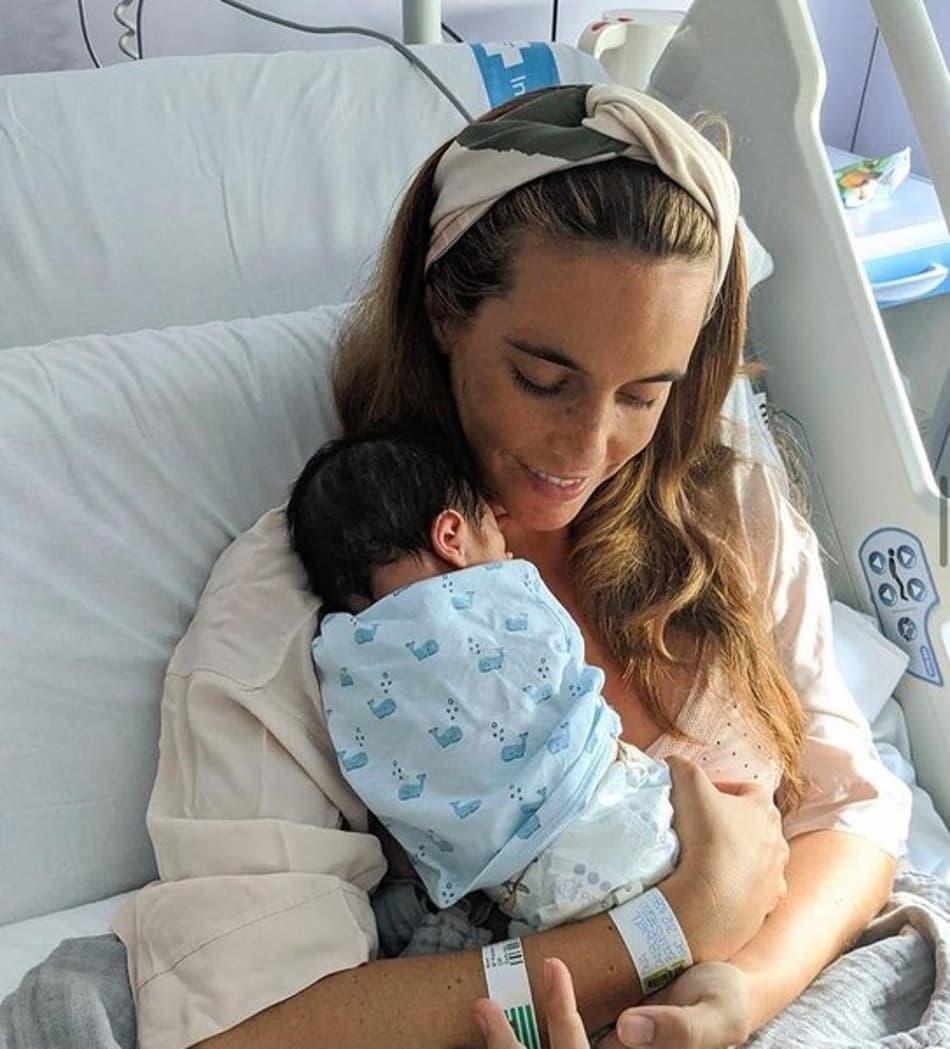 Mãe de recém-nascido protesta ao ter amamentação suspensa por restrições olímpicas; COI responde