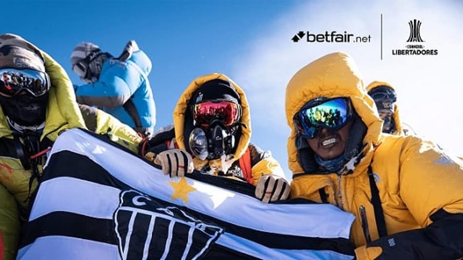 Brasileiro que escalou o Everest por amor pelo Atlético-MG é atração de série da Betfair.net