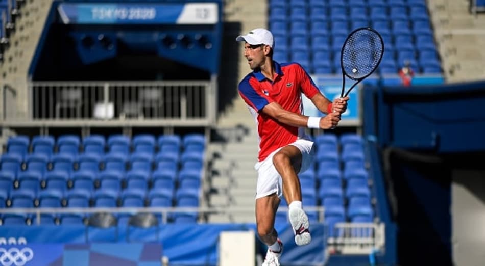 Djokovic arrasa Nishikori e briga por Medalha nos Jogos de Tóquio