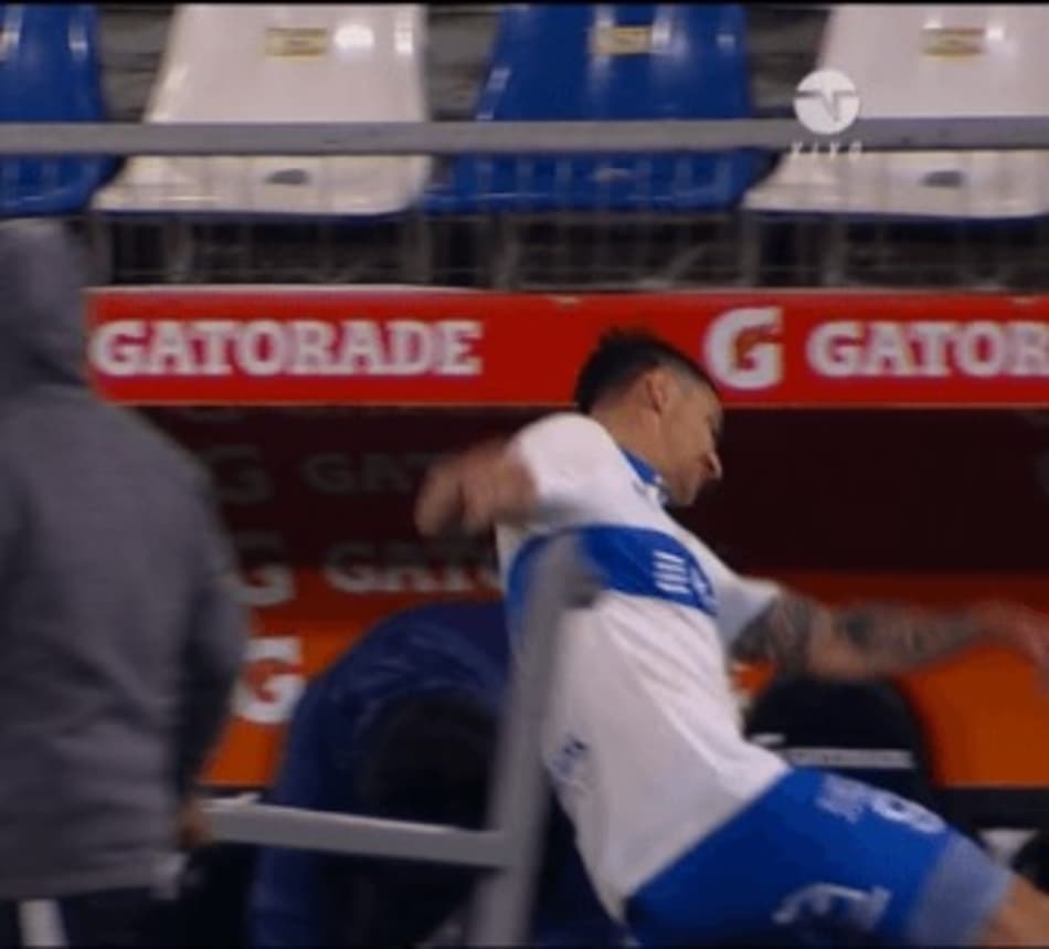 Esquentadinho! Ex-rival do Verdão na Liberta, atacante protagoniza chilique em jogo da Católica