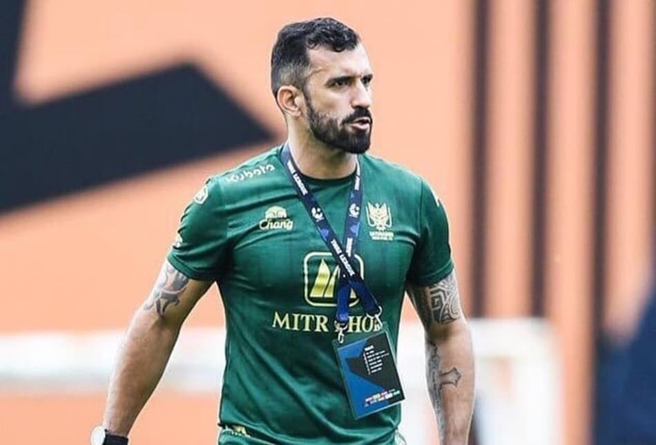 Ex-Santos volta a jogar em bom nível quatro anos após se aposentar