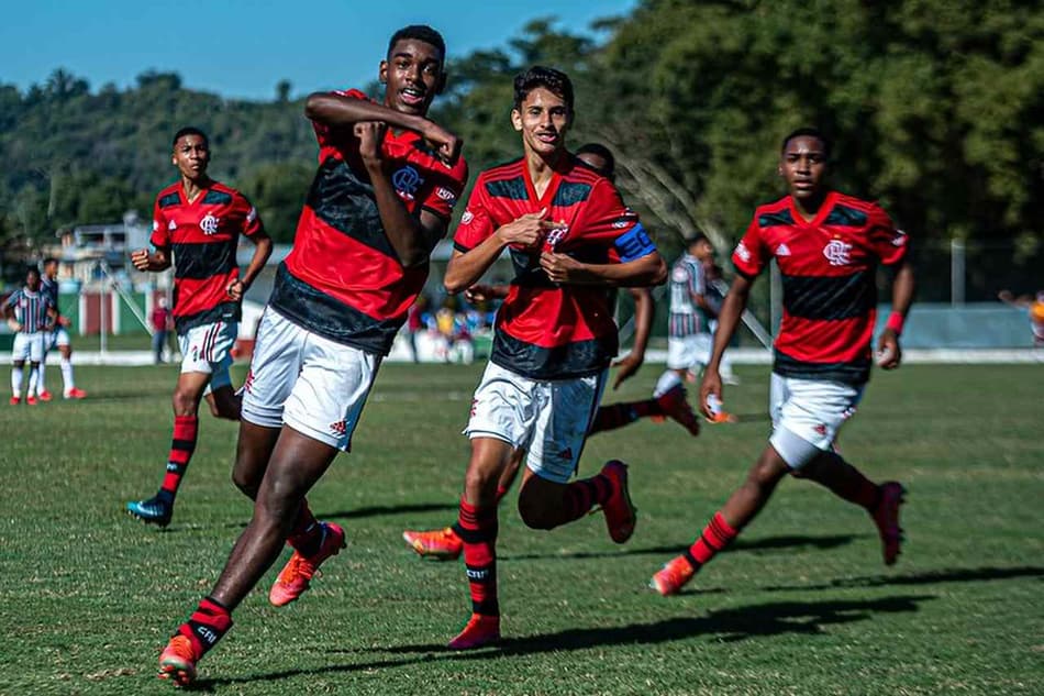 Por prêmio para geração afetada pela pandemia, Flamengo encara o Flu em busca do título da Copa Rio Sub-15