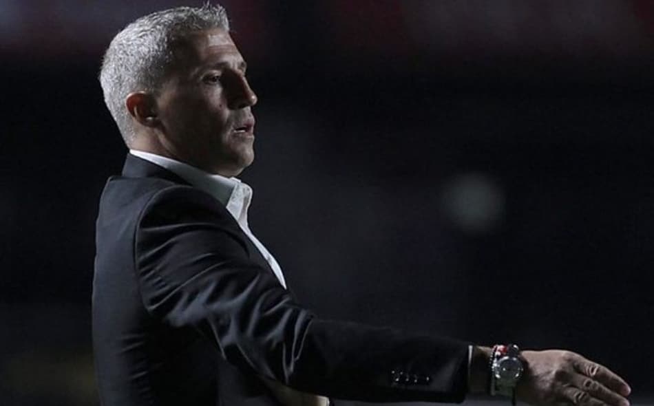 Crespo evita falar sobre jogo do São Paulo na Libertadores: 'Temos que pensar no Vasco pela Copa do Brasil'