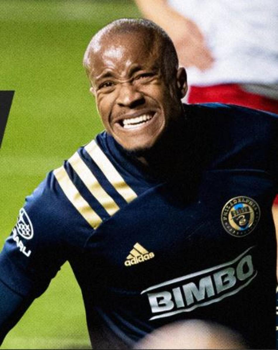 Brasileiro é suspenso por chutar a bola em direção aos torcedores na MLS