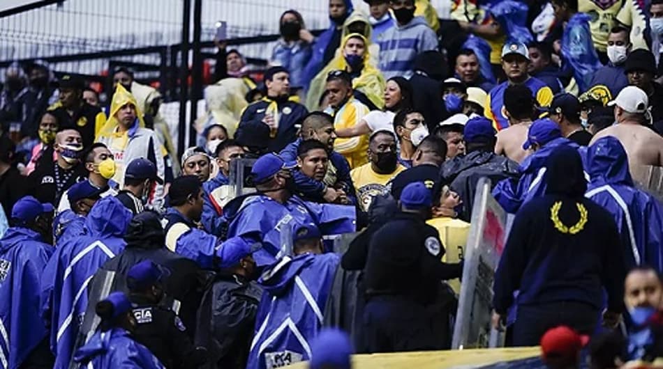 Quebra-pau! Jogo é marcado por conta de briga entre torcedores
