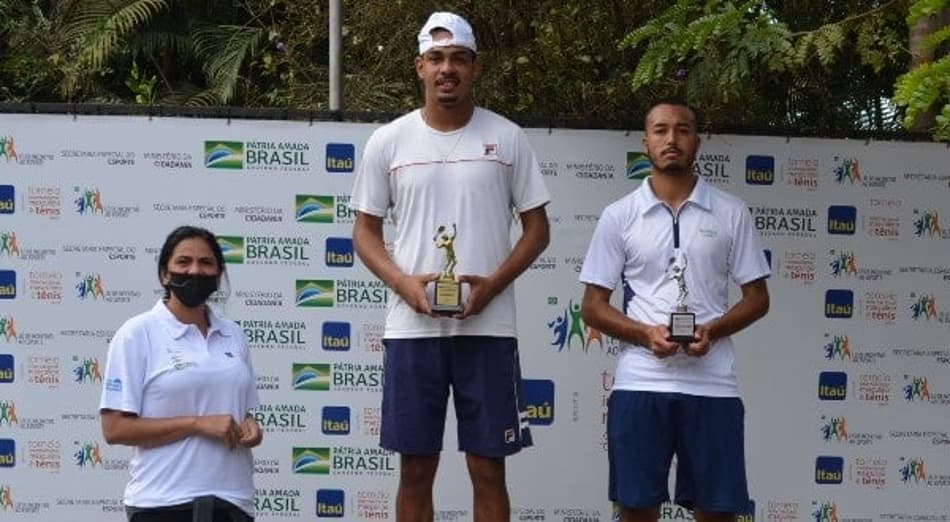 Christian Oliveira fatura Torneio Internacional de Tênis no Hípico