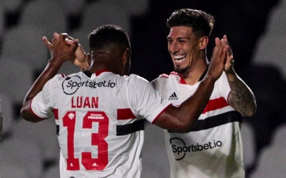 ATUAÇÕES: Rigoni abre o placar, Benítez aplica Lei do Ex, e, mesmo com gol contra de Liziero, São Paulo bate o Vasco