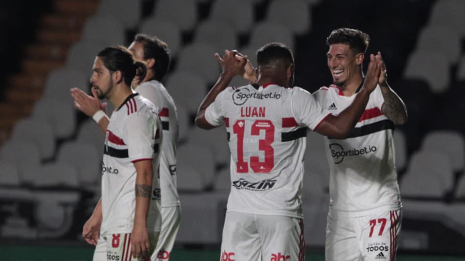 São Paulo vence o Vasco novamente e avança na Copa do Brasil; Cruz-Maltino tem três expulsos