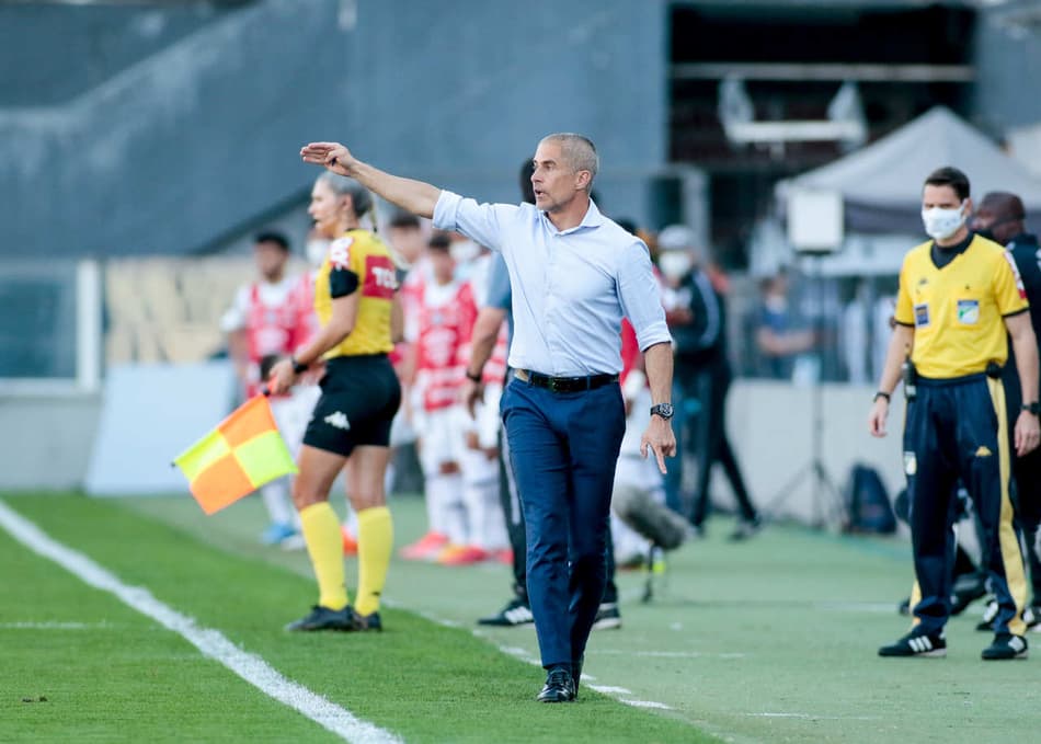 Sylvinho vê Corinthians em construção, elogia atuação contra o Santos, mas critica chances perdidas