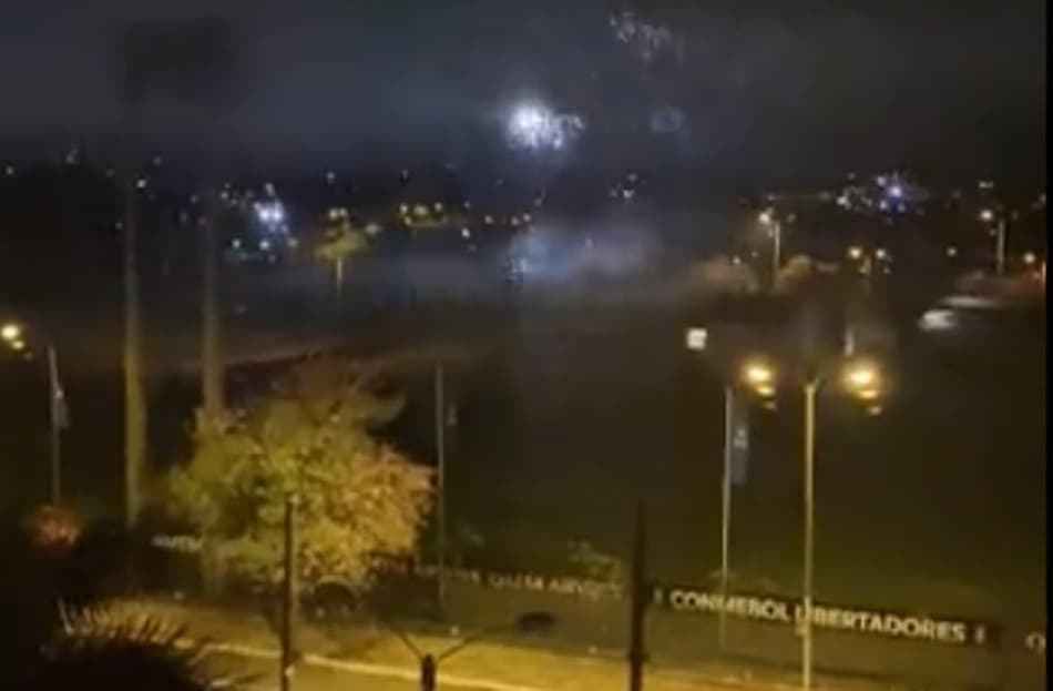 VÍDEO: Dirigentes filmam foguetório no hotel do Flamengo em Assunção: ‘Na picaretagem não vão levar’