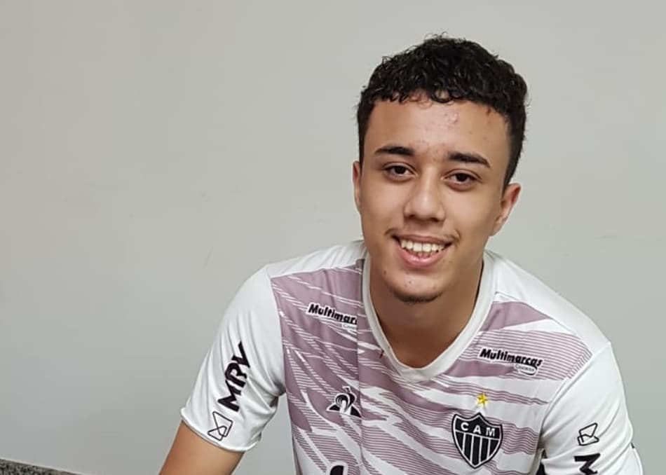 Cria da base do Paraná, zagueiro é negociado com o Atlético-MG