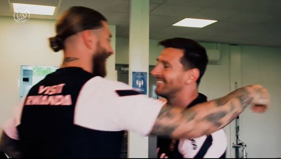 Messi reencontra Neymar e Sergio Ramos em seu primeiro dia de treino no PSG