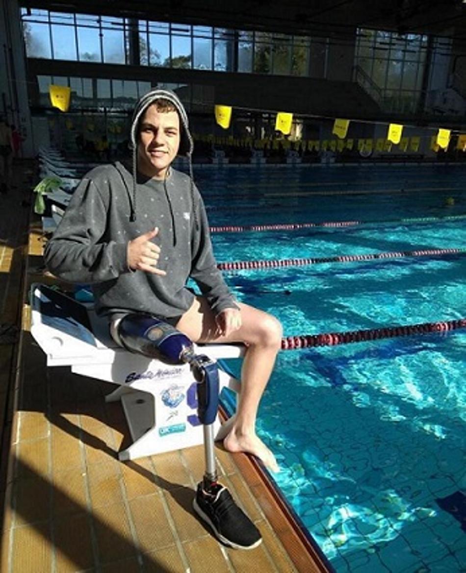 Após acidente, jovem se reinventa e busca realizar sonho paralímpico em Paris-2024 na natação