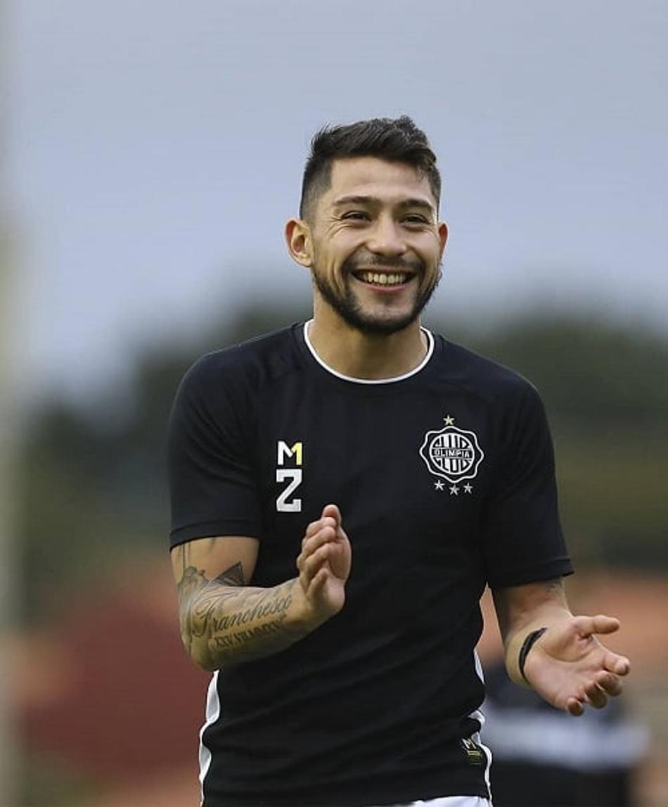 Lateral do Olimpia tranquiliza a todos após grave lesão em partida contra o Flamengo