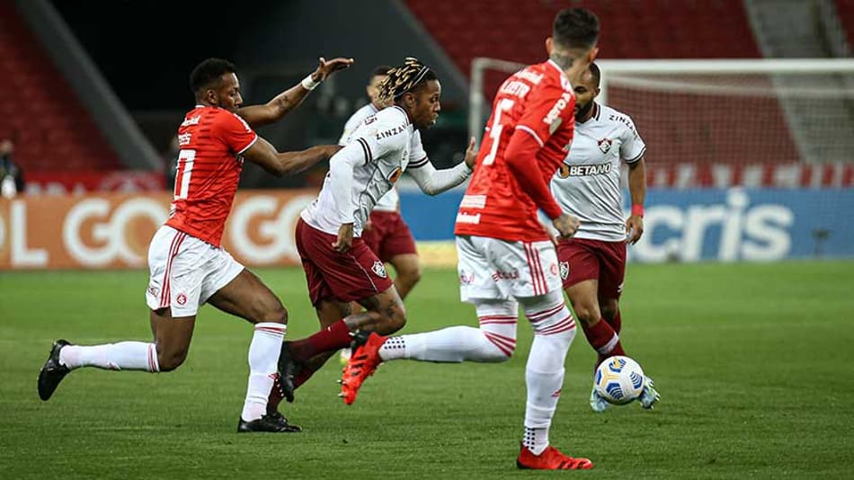 Inter faz dois nos acréscimos e vence o Fluminense, que chega a quatro derrotas seguidas no Brasileirão