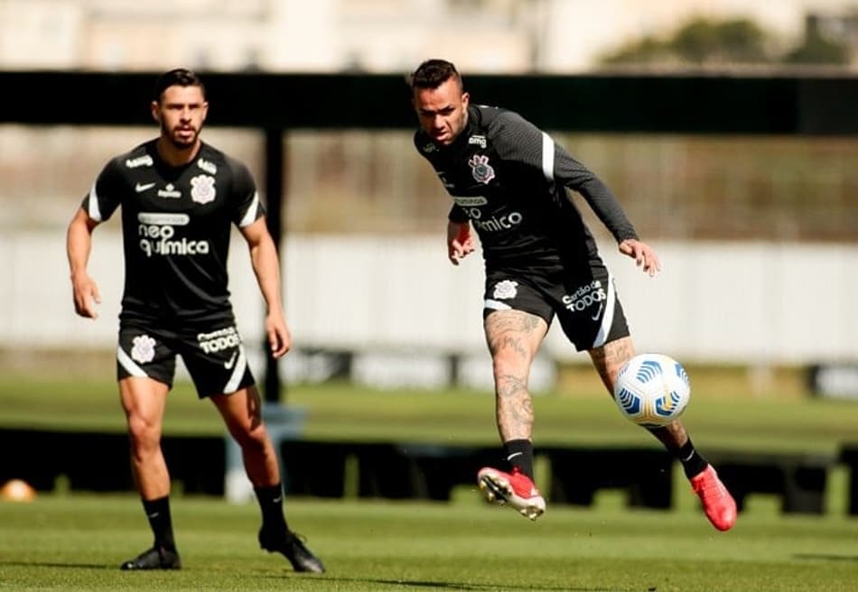 Sylvinho explica situação de Luan no Corinthians e vê possibilidade de trio com Renato Augusto e Giuliano