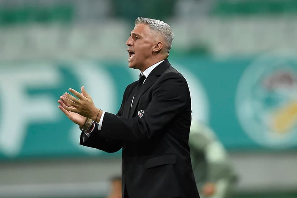 Crespo explica ausência de Benítez em eliminação do São Paulo: ‘Não estava bem fisicamente’