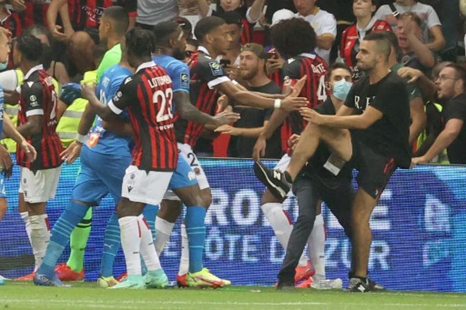 Gerson troca agressões com rival em confusão no Campeonato Francês e agita torcedores do Flamengo