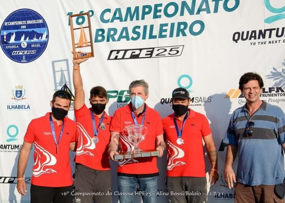 Phoenix vence Brasileiro de vela da classe HPE25 em Ilhabela