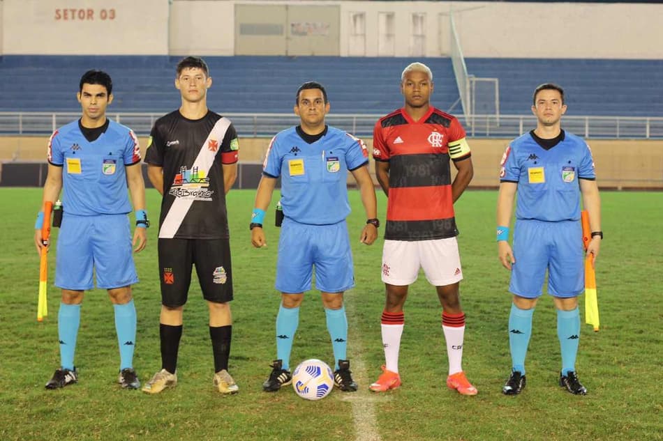 Flamengo goleia Vasco (AC) por 12 a 0 e doa equipamentos ao rival após duelo na Copa do Brasil Sub-17