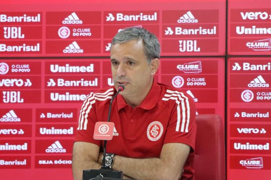 Gustavo Grossi - Internacional