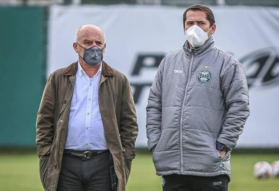 Após acesso com Coritiba, dirigente desperta interesse de clubes brasileiros