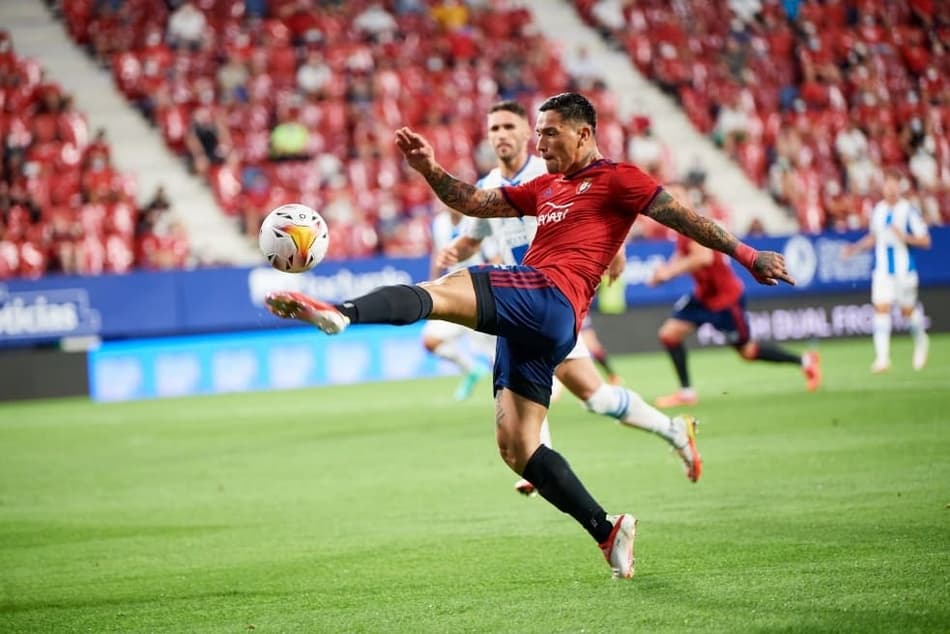 Chimy Ávila celebra volta aos gramados após graves lesões nos joelhos