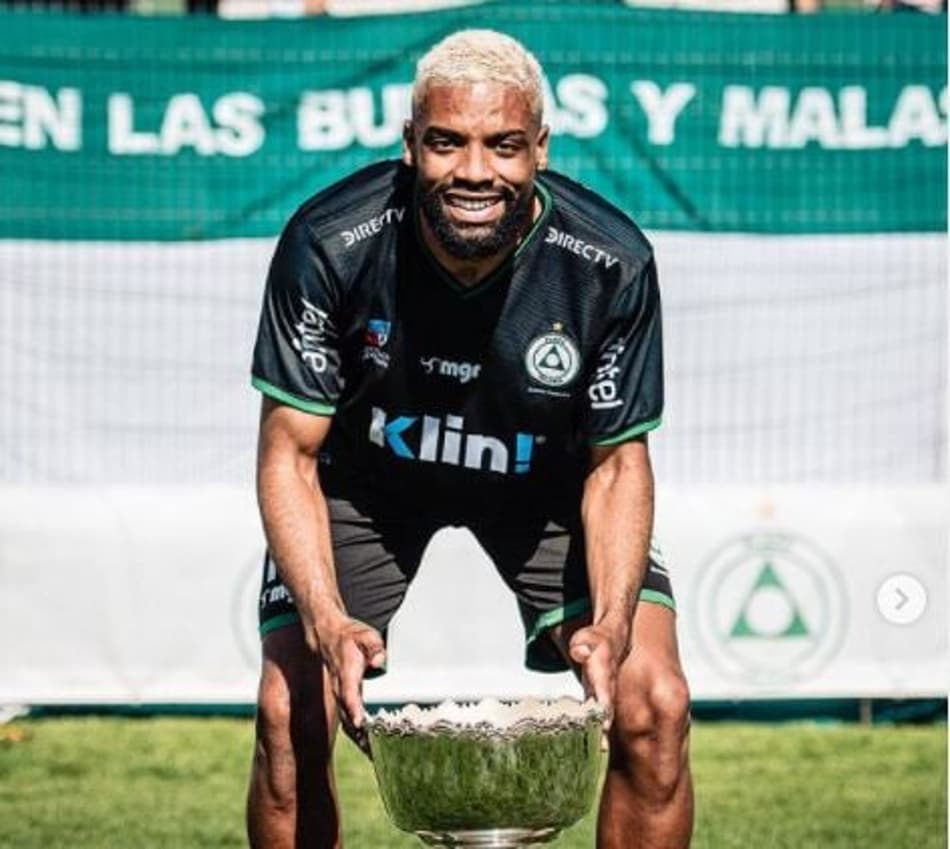 Atacante brasileiro perto de vestir a camisa de gigante sul-americano