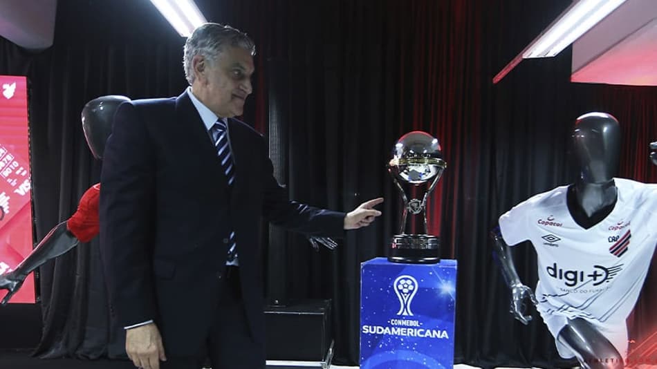 Ex-São Paulo, reforço volta a treinar no Athletico e pode disputar segundo jogo da Recopa