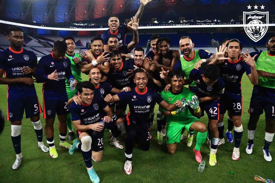 Ídolo no Johor, Maurício comemora terceiro título nacional na Malásia
