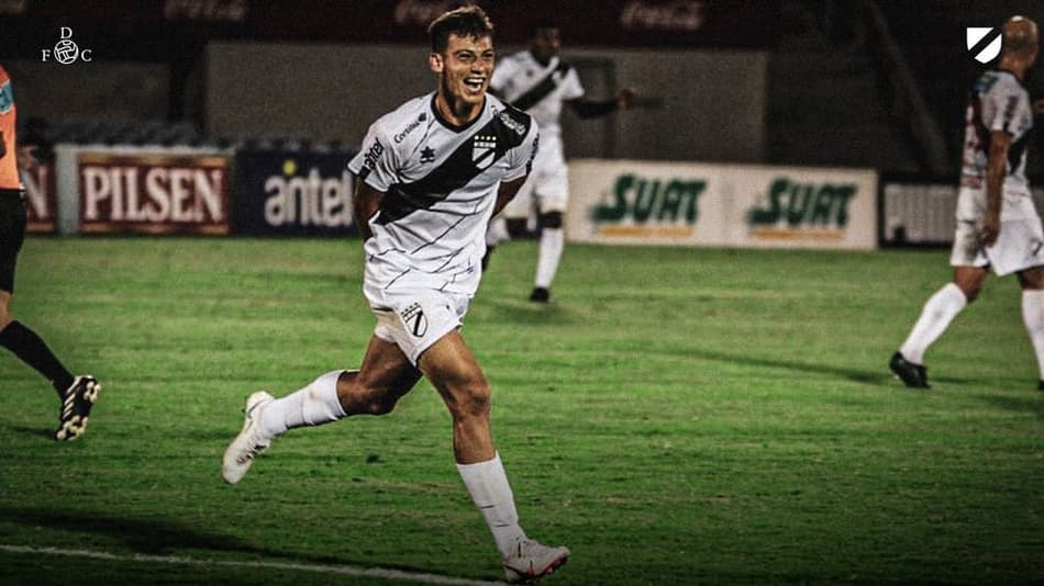 Grupo dono do Manchester City contrata joia uruguaia de 17 anos