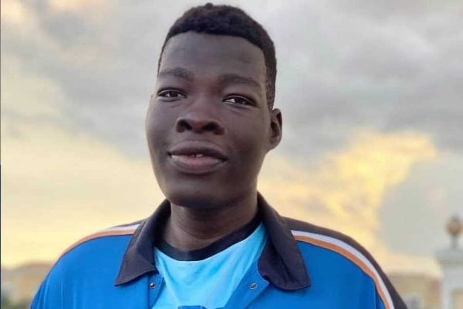 Conheça Abiodun Adegoke, de 2,36 metros