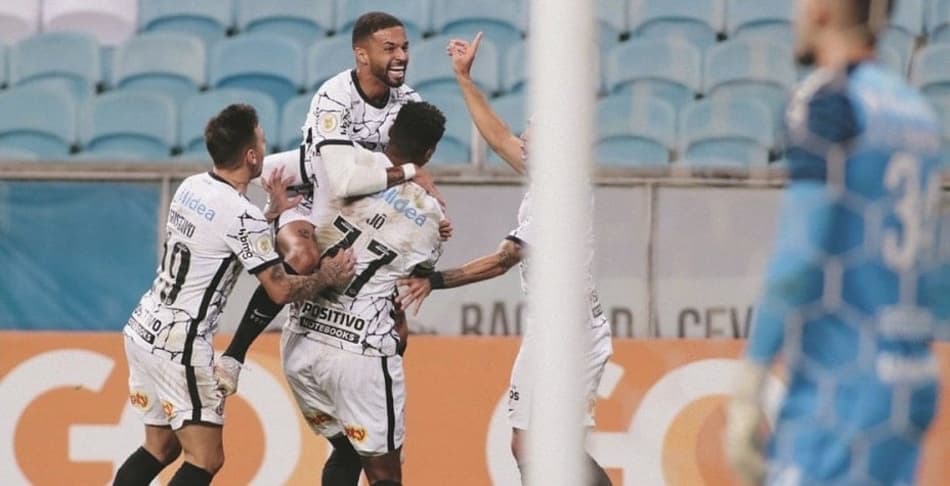 Corinthians encontra dificuldade, mas bate o Grêmio com gol de Jô