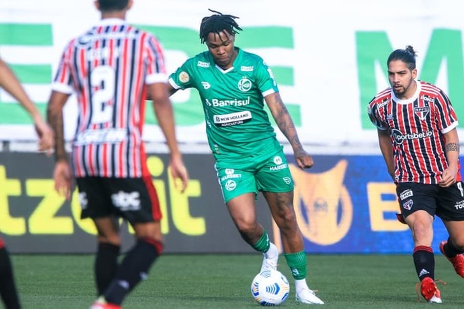 São Paulo abre o placar com pênalti polêmico, mas sofre empate do Juventude no fim