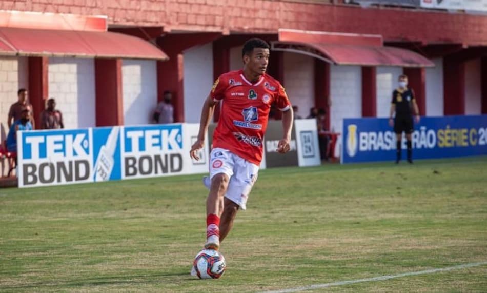 Vitinho vibra com vitória e liderança, mas pede atenção para manter boa fase: “Ser efetivo”