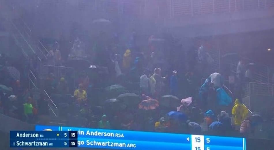 Tornado paralisa jogo em quadra coberta no US Open