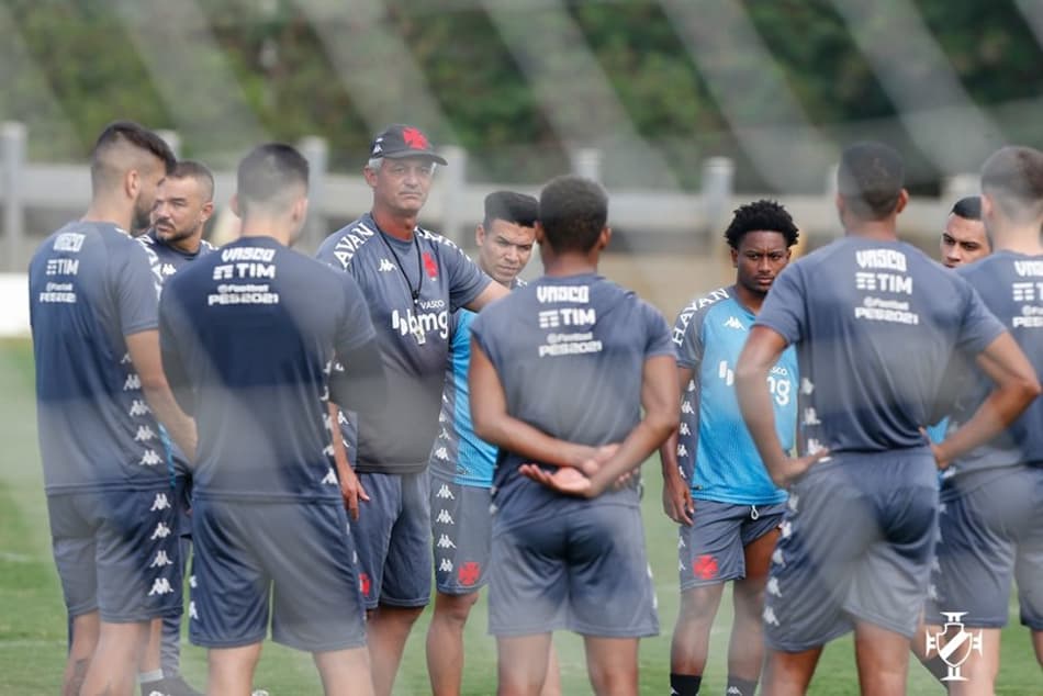 Diante do Brasil de Pelotas, Vasco aposta no bom retrospecto em São Januário para se aproximar do G4