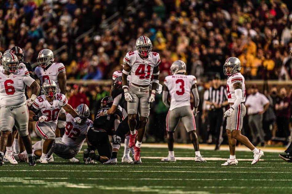 Ataque acorda no segundo tempo e Ohio State vence Minnesota na estreia no College Football