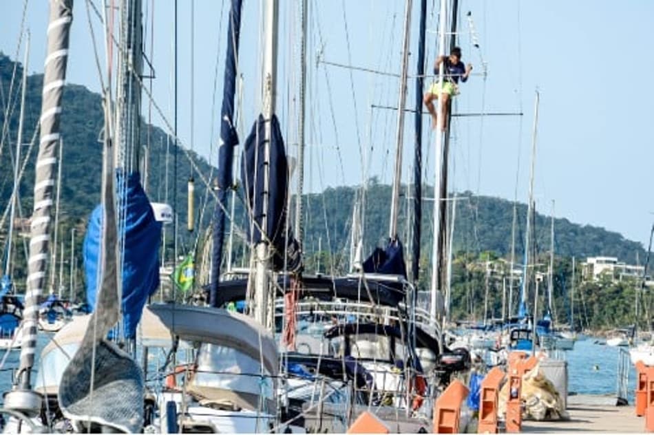 Velejadores fazem ajustes finais e largam para o Brasileiro de Vela de Oceano em Ubatuba